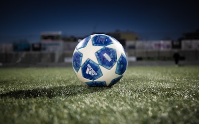 葡萄牙球星C罗在训练中展现标志性庆祝动作